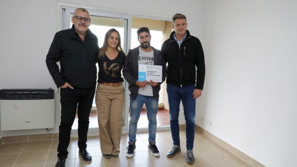 Procrear II: Malena Galmarini junto a autoridades del SGBATOS y del Ministerio de Desarrollo Territorial y Hábitat realizaron una nueva entrega de viviendas en Tigre